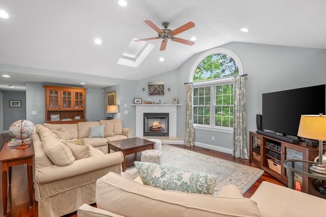10 Neshobe Road, Mashpee, MA 02649