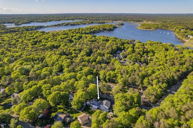 10 Neshobe Road, Mashpee, MA 02649