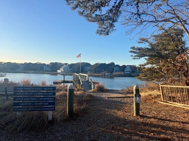 10 Neshobe Road, Mashpee, MA 02649