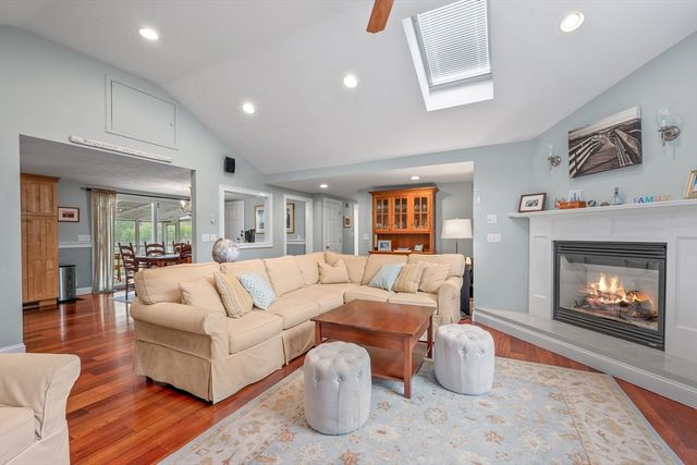 10 Neshobe Road, Mashpee, MA 02649