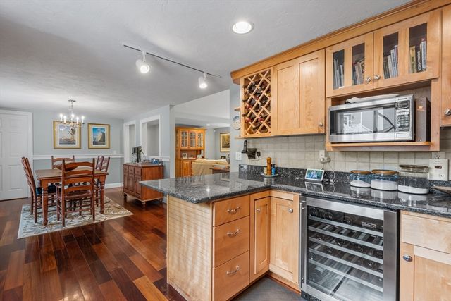 10 Neshobe Road, Mashpee, MA 02649