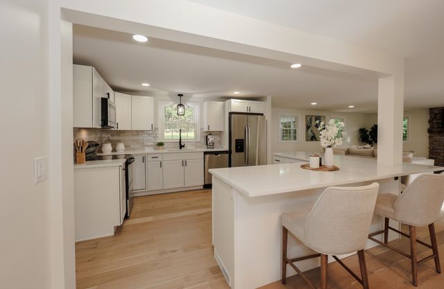 9 Northfield Road, Amherst, NH 03031