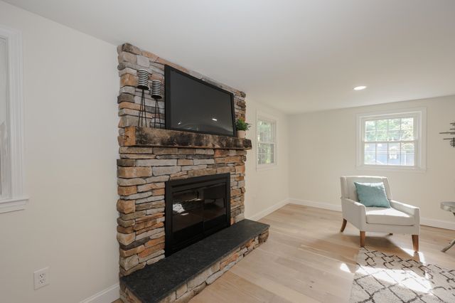 9 Northfield Road, Amherst, NH 03031