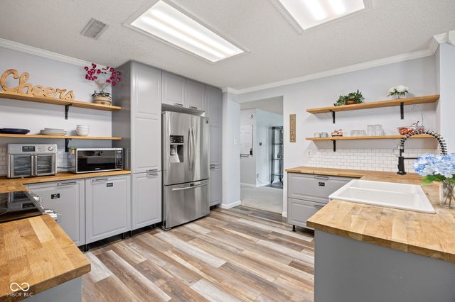 10255 Lothbury Circle, Fishers, IN 46037