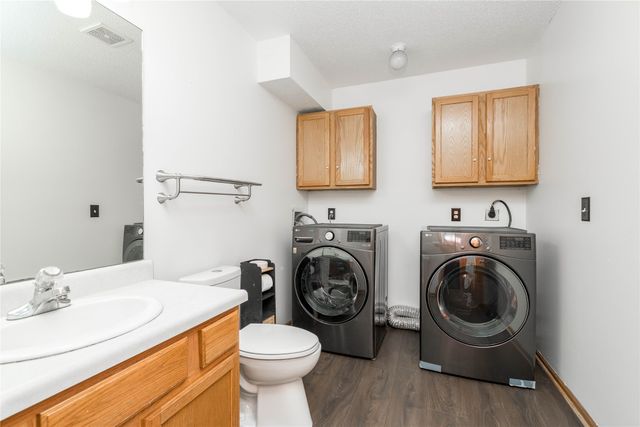 3017 E 43rd Street, Des Moines, IA 50317
