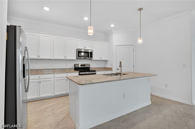 2126 Hamlin ST, Naples, FL 34120