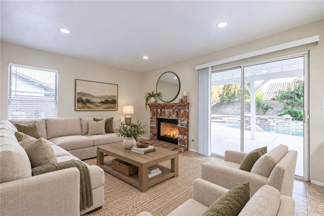 2644 W Newgrove Street, Lancaster, CA 93536