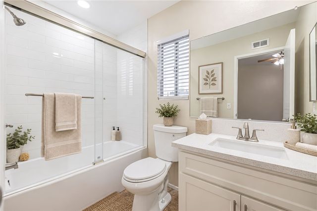 2644 W Newgrove Street, Lancaster, CA 93536