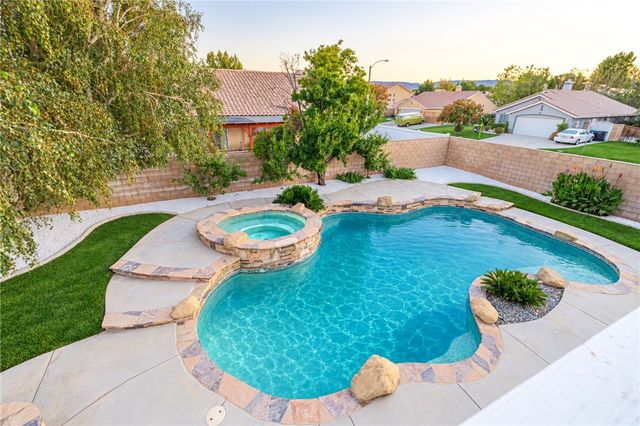 2644 W Newgrove Street, Lancaster, CA 93536