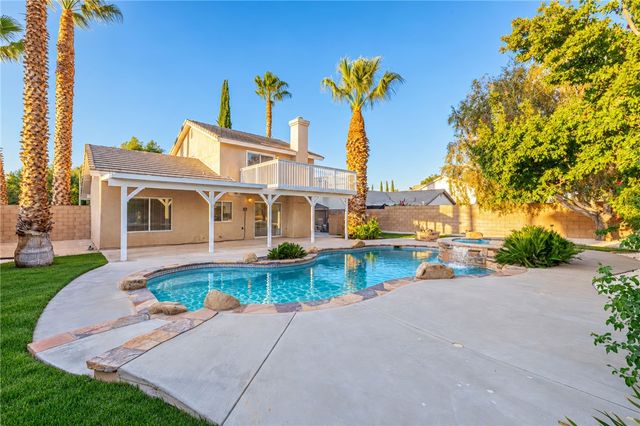 2644 W Newgrove Street, Lancaster, CA 93536