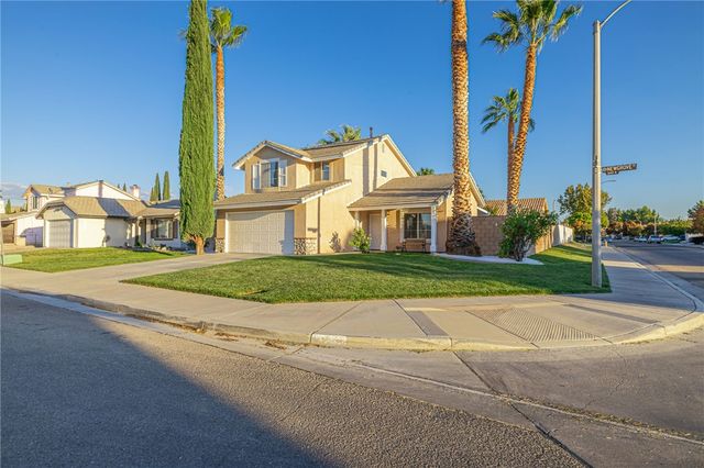 2644 W Newgrove Street, Lancaster, CA 93536