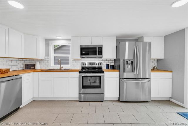 3932 Parker Road, Fort Gratiot, MI 48059