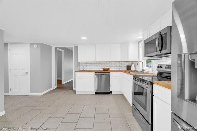 3932 Parker Road, Fort Gratiot, MI 48059