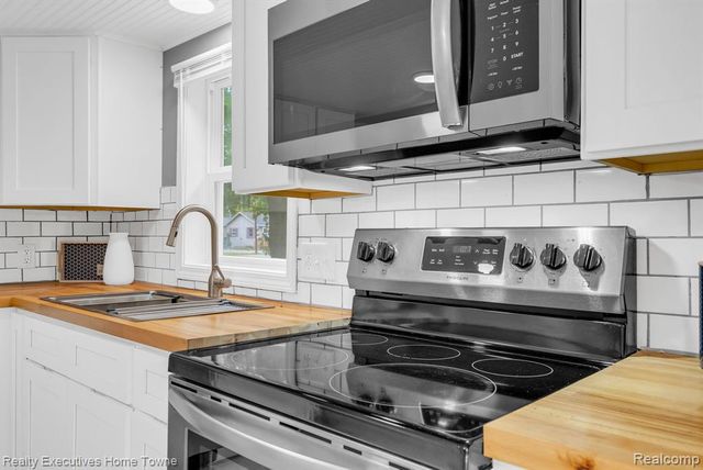 3932 Parker Road, Fort Gratiot, MI 48059