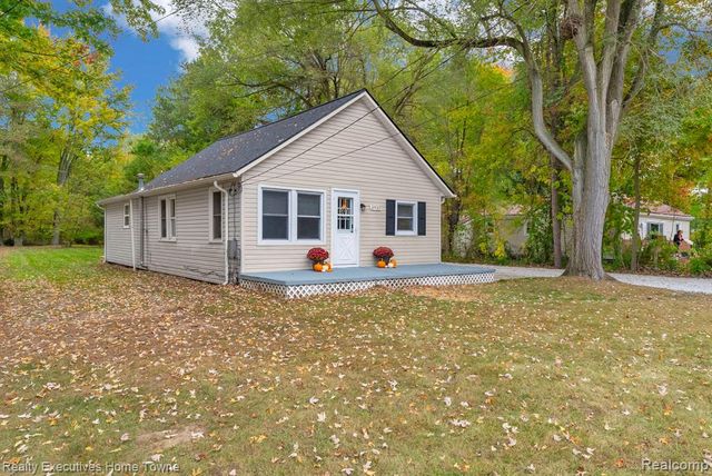 3932 Parker Road, Fort Gratiot, MI 48059