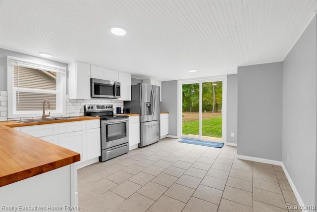 3932 Parker Road, Fort Gratiot, MI 48059