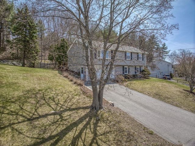 7 Briarwood Rd, Woburn, MA 01801