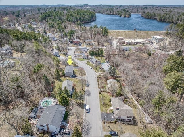 7 Briarwood Rd, Woburn, MA 01801