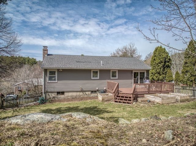 7 Briarwood Rd, Woburn, MA 01801