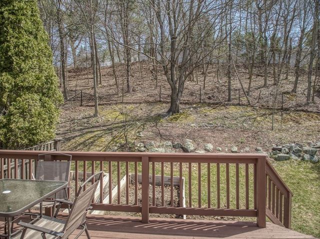 7 Briarwood Rd, Woburn, MA 01801