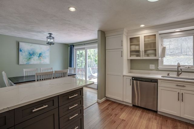 7 Briarwood Rd, Woburn, MA 01801