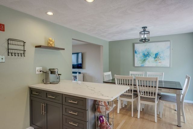 7 Briarwood Rd, Woburn, MA 01801