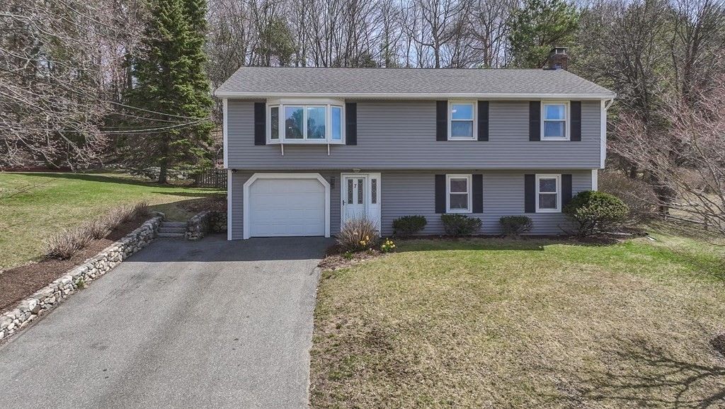 7 Briarwood Rd, Woburn, MA 01801