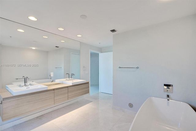 17301 Biscayne Boulevard 708, North Miami Beach, FL 33160