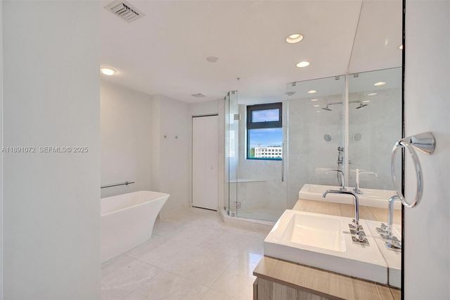 17301 Biscayne Boulevard 708, North Miami Beach, FL 33160