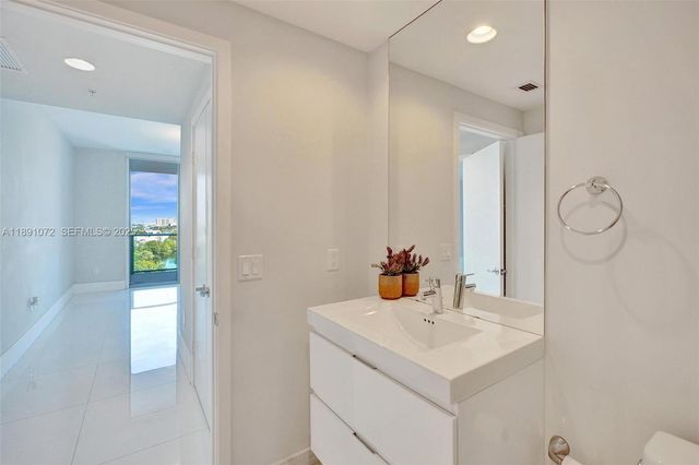 17301 Biscayne Boulevard 708, North Miami Beach, FL 33160