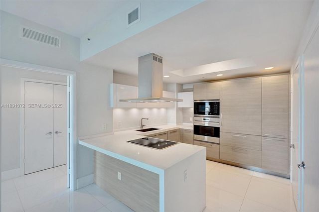 17301 Biscayne Boulevard 708, North Miami Beach, FL 33160