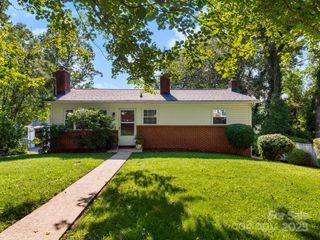 8 Vista Knoll Road, Candler, NC 28715