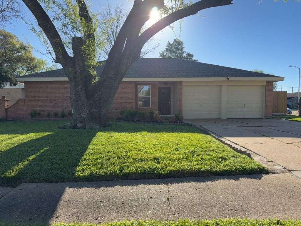 9915 Parkvale Drive, Houston, TX 77099