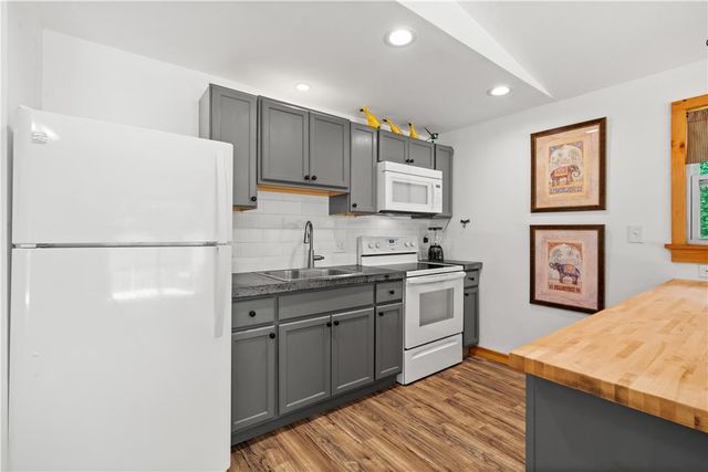 307 Timber Hill Road, Price Twp, PA 18332