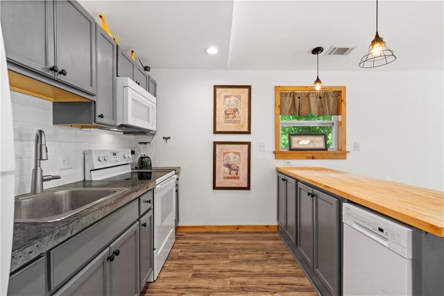 307 Timber Hill Road, Price Twp, PA 18332