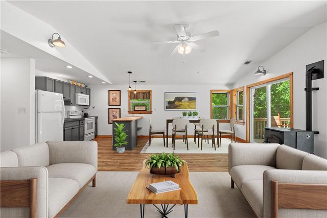 307 Timber Hill Road, Price Twp, PA 18332