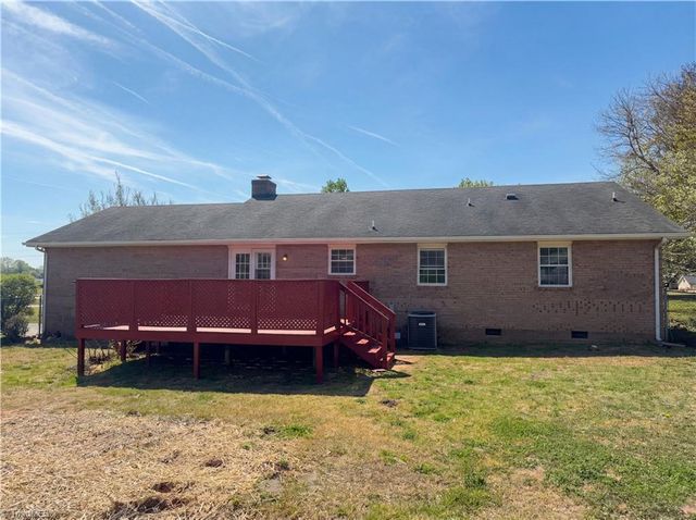 8301 Knight Village Circle, Stokesdale, NC 27357