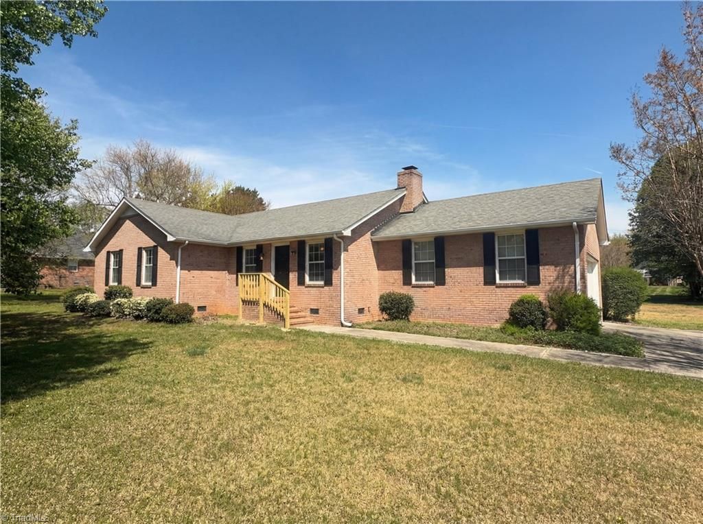 8301 Knight Village Circle, Stokesdale, NC 27357