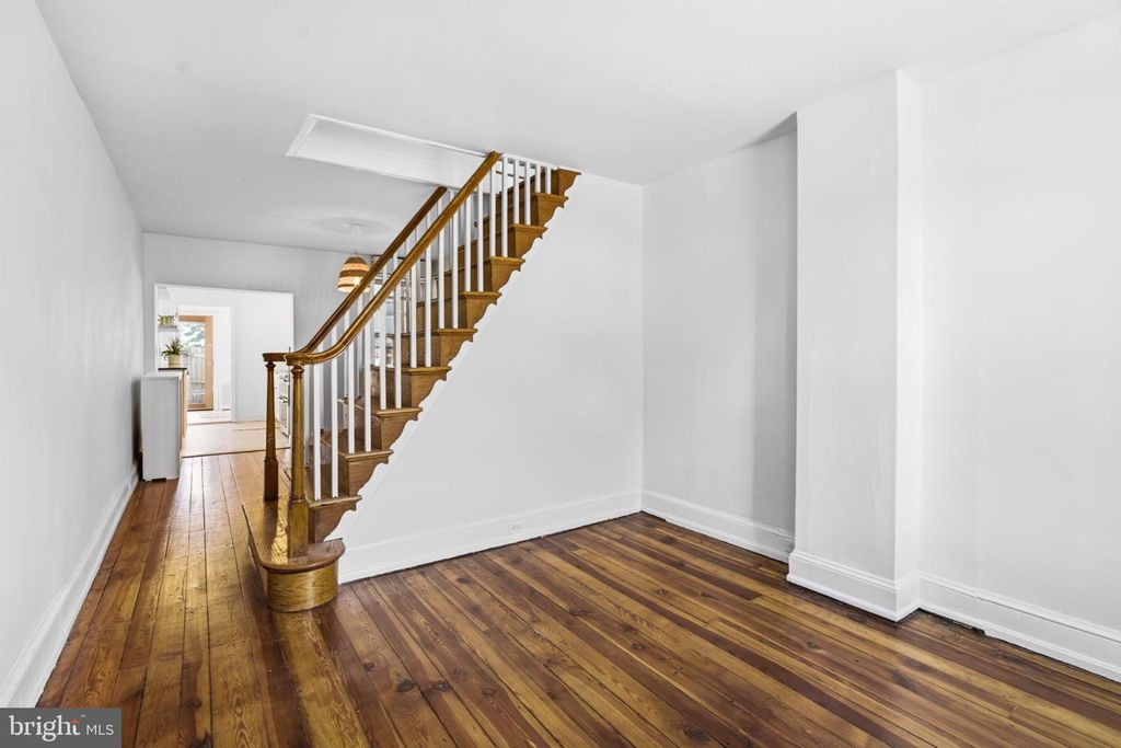 2331 ALMOND ST, PHILADELPHIA, PA 19125 — photo 2