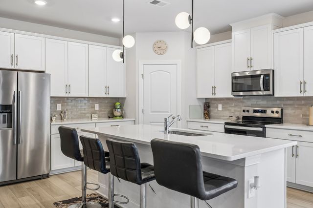 4877 Myra Dr, Hermitage, TN 37076