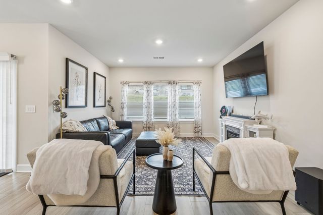 4877 Myra Dr, Hermitage, TN 37076