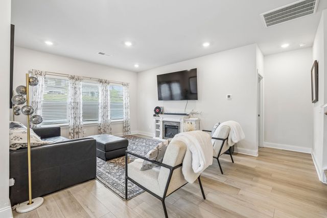 4877 Myra Dr, Hermitage, TN 37076