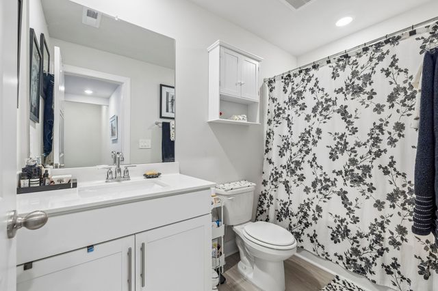 4877 Myra Dr, Hermitage, TN 37076