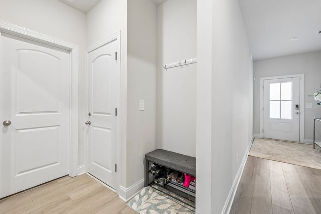 4877 Myra Dr, Hermitage, TN 37076