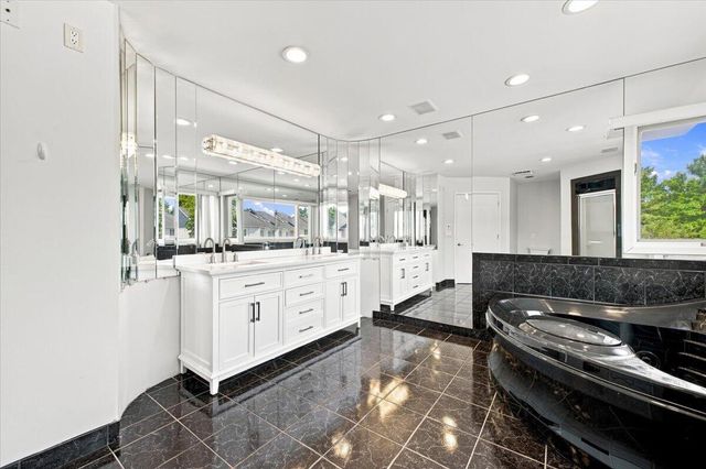6122 Trailwood Lane, West Bloomfield, MI 48322