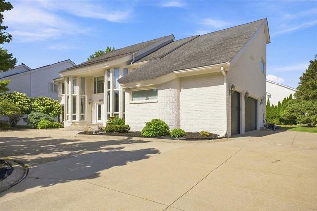 6122 Trailwood Lane, West Bloomfield, MI 48322