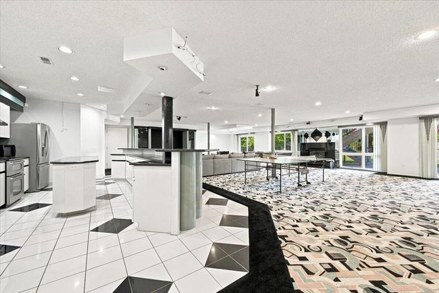 6122 Trailwood Lane, West Bloomfield, MI 48322
