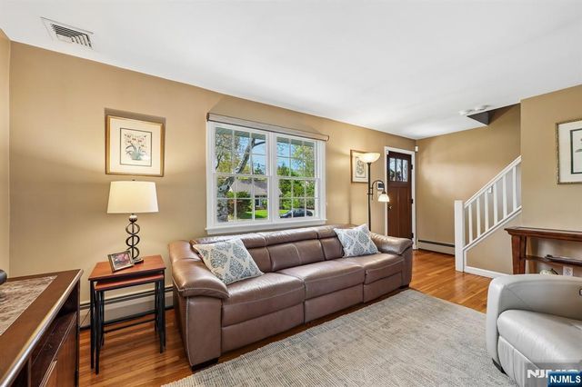 488 Dorchester Road, Ridgewood, NJ 07450
