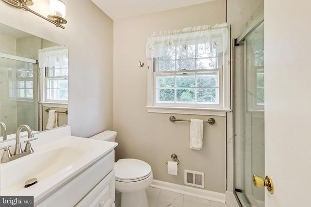 8403 POSTOAK RD, Potomac, MD 20854
