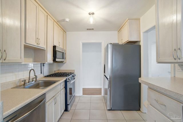 1715 E Hatton St, Pensacola, FL 32503